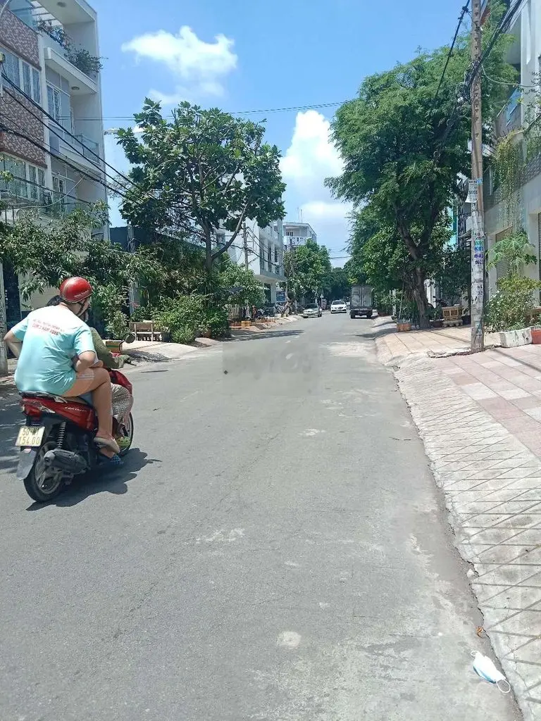 Gấp 7,3tỷ có ngay nhà 3 tầng 4*16 Mt đường số tên lửa