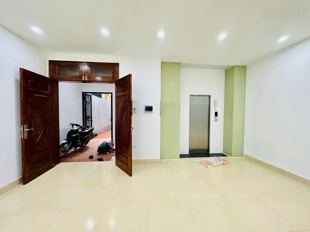 Cần bán nhà riêng âu cơ nghi tàm, ngõ ô tô, 5 tầng thang máy với dt80m2.