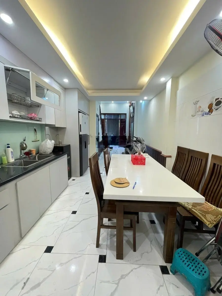 Văn Chương, Đống đa, ngõ thông Kd, vị trí gần hồ, nhà đẹp ở ngay, 32m2x5T , lô gốc