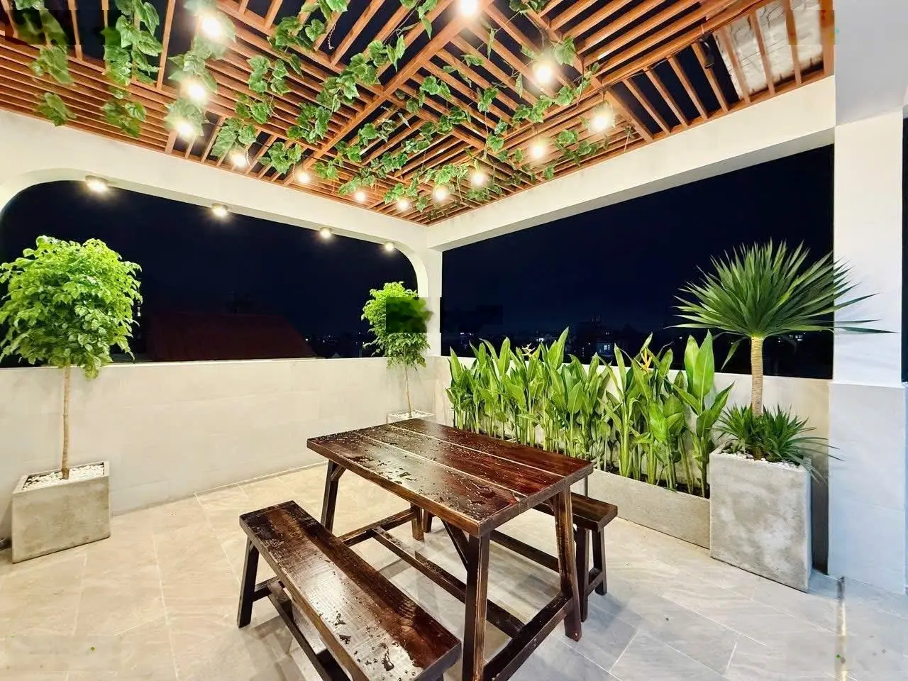 Chính chủ cần bán gấp nhà Đ.CMT8,P12,Q10 giá 3TỶ950/63,8m2 thuê 28tr/tháng gần Công trường Dân Chủ