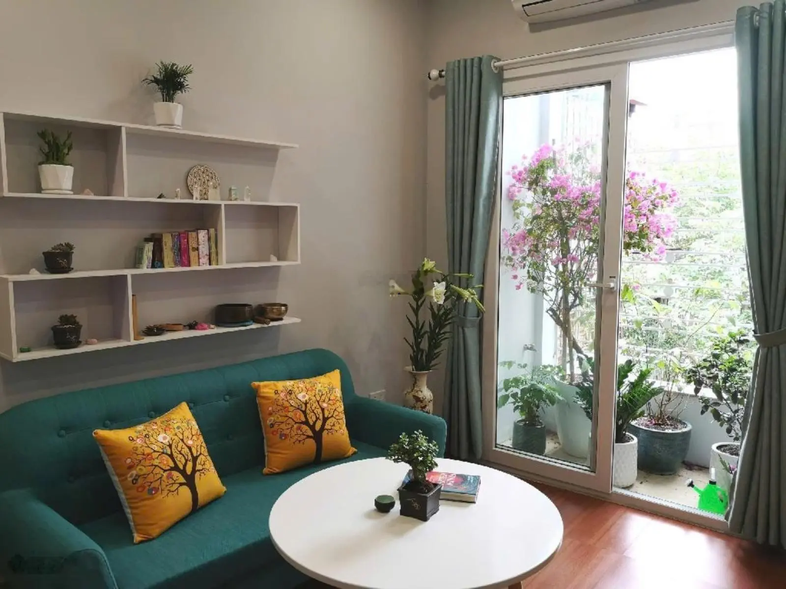 Bán nhà phố Hoàng Hoa Thám 92m2, 8 tầng thang máy, ô tô đỗ cổng, dòng tiền 50 triệu/1 tháng