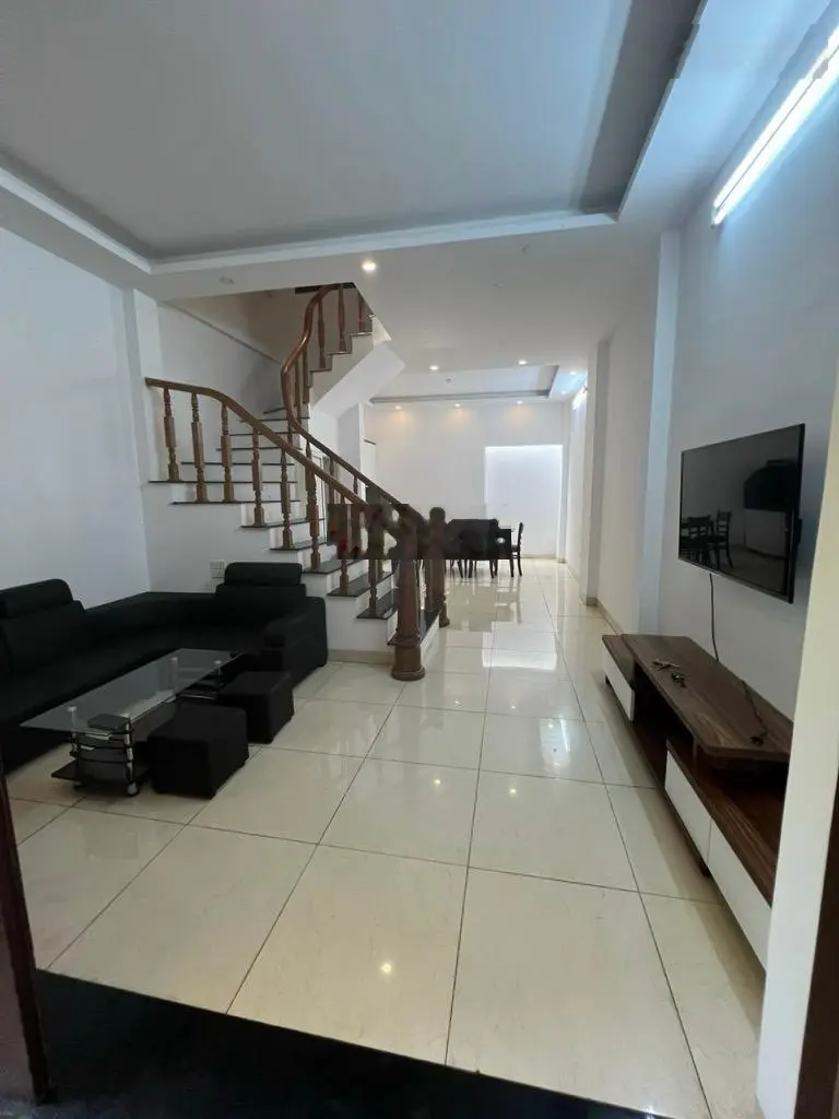 Bán nhà rẻ đẹp bát khối.gần cầu vĩnh tuy.aeon.long biên.ngõ nông đẹp gần ôtô tránh.hơn 4 tỷ ở luôn
