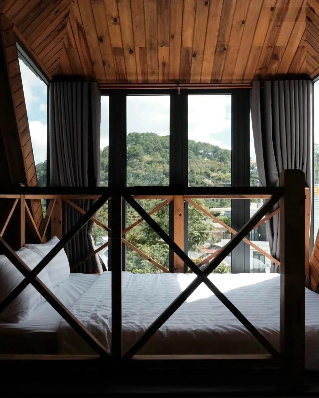 Villa 2 mặt tiền Hoàng Hoa Thám, 227m2 ngang 16,5m 3 tầng 4PN - 4WC view thung lũng rừng thông