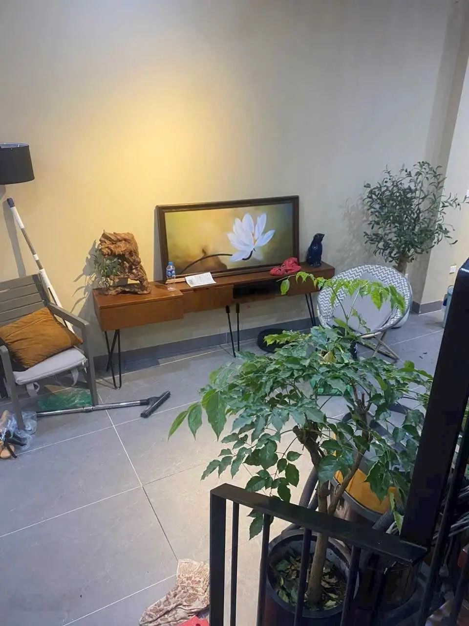 Khẳng định nhà thiết kế cực hiện đại, đẹp, dân thiết kế xây cực kỳ chắc chắn ạ! Ko có căn thứ2.7T