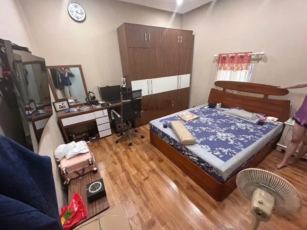 Bán nhà trung tâm Hoàn Kiếm giá hiếm 10 tỷ nhỏ thiết kế 50m2 tiện ích đầy đủ . LH 0979 389 ***