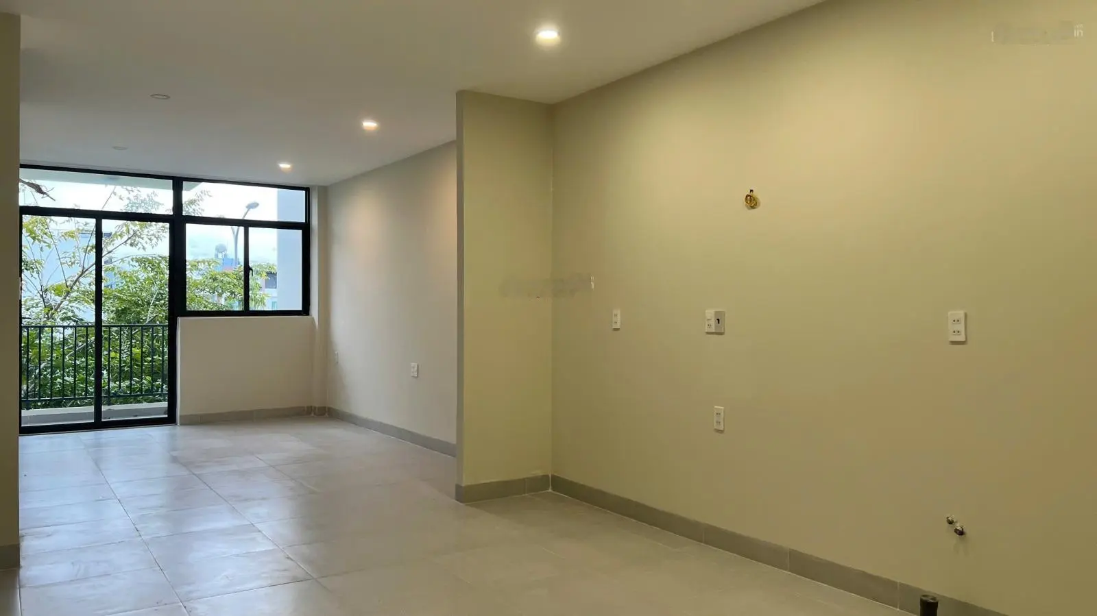 Nhà shophouse 4 tầng mặt tiền kinh doanh đường Võ Văn Kiệt A1 KĐT VCN Phước Long, có sổ hồng