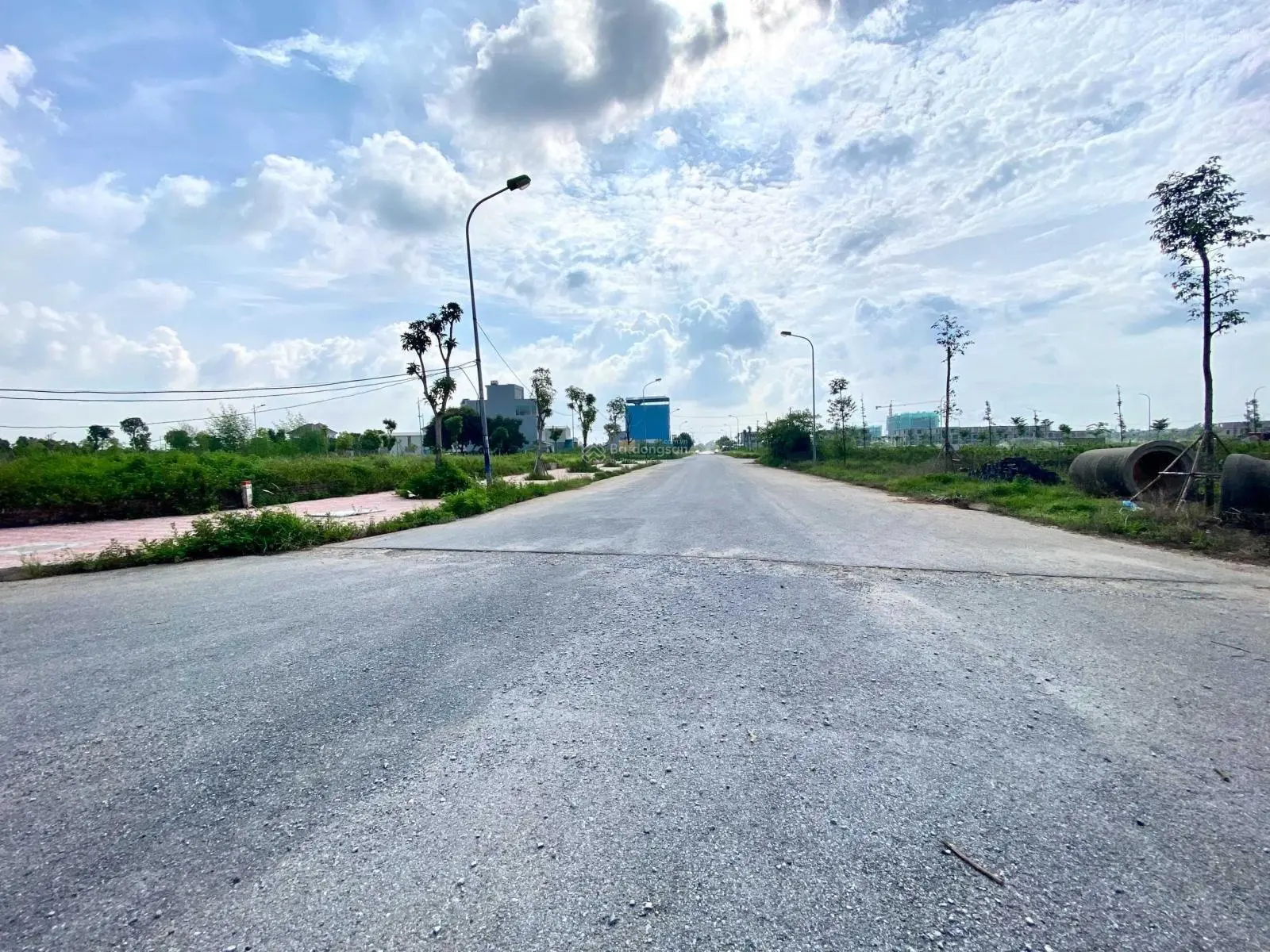Nay cần tiền con đi học bán lô đất biệt thự 300 m2 sổ đỏ tại khu B khu đô thị Cienco 5, giá rẻ nhất