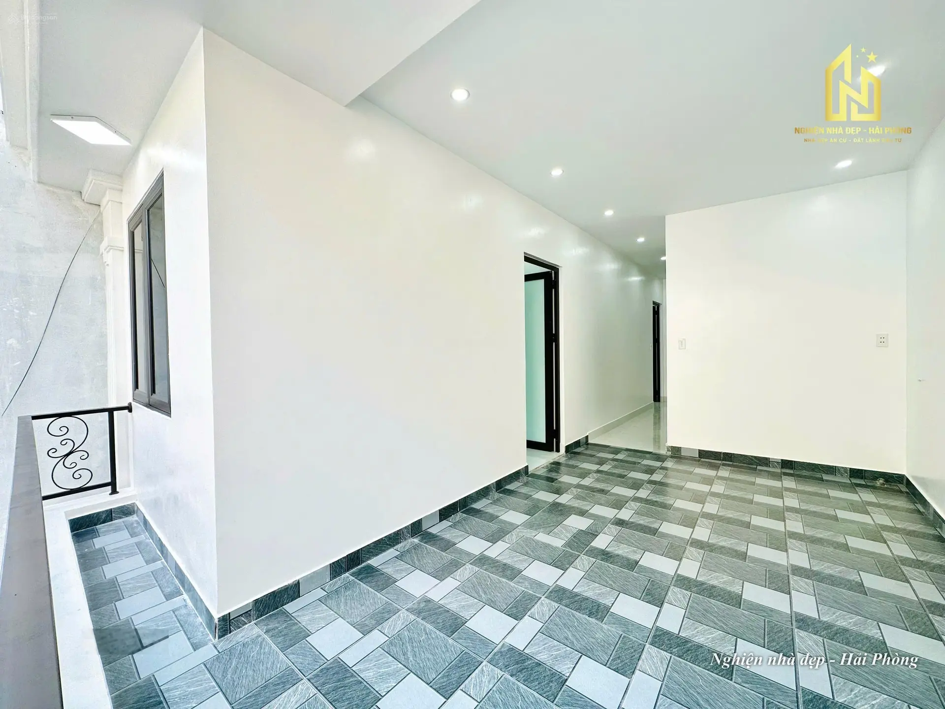 Nhà đẹp gốc dân xây độc lập, mặt ngõ thông thương phố Thiên Lôi, Chợ Đôn, ô tô đỗ cửa