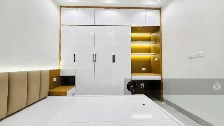 Chủ cần ra gấp trong tuần Đ.Cửu Long,P.2,Q.Tân Bình.Giá chỉ nhỉn 3 tỷ.Liền kề sân bay Tân Sơn Nhất