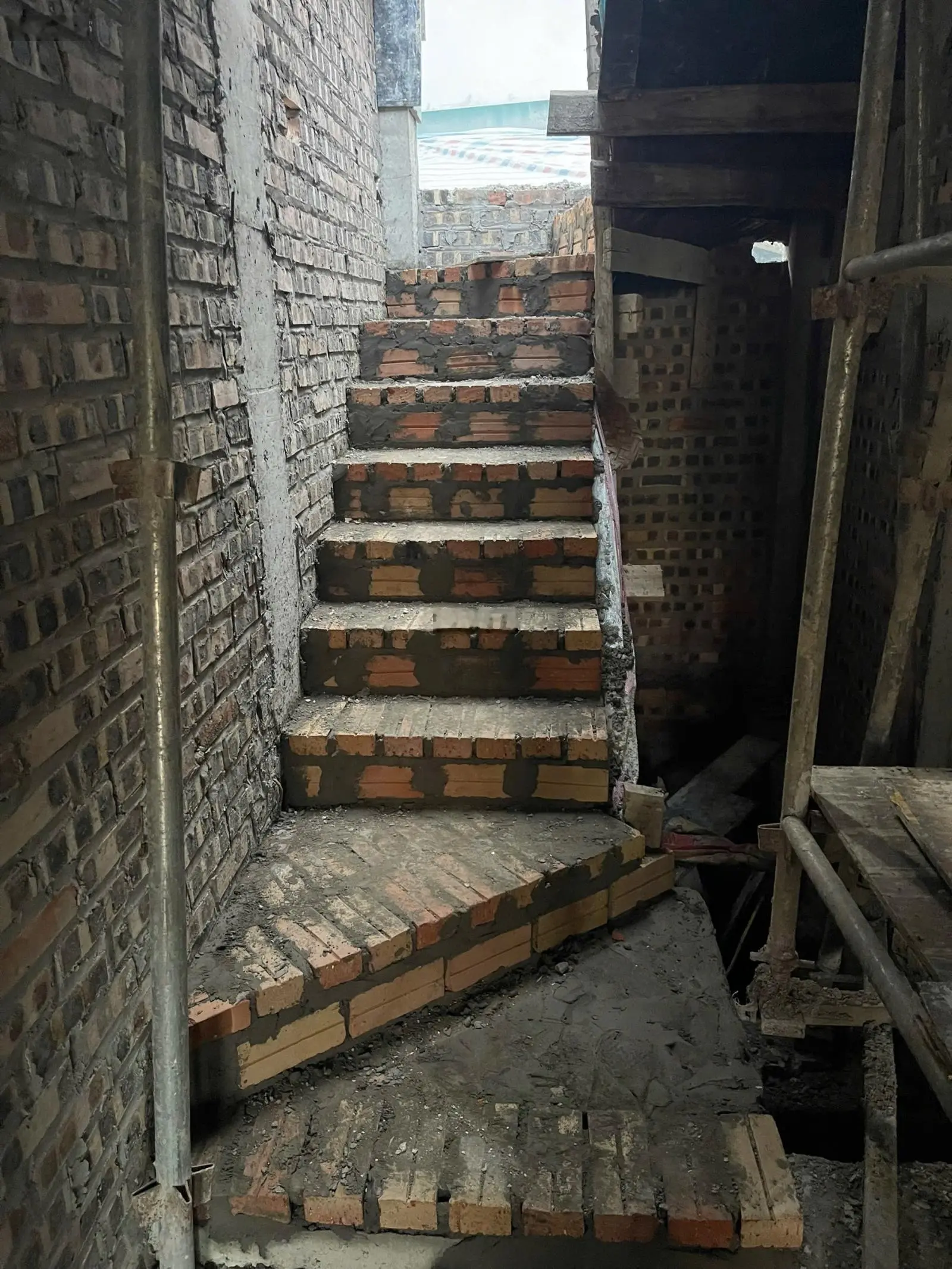 Bán nhà thạch bàn 60,5m, giá đầu tư từ móng