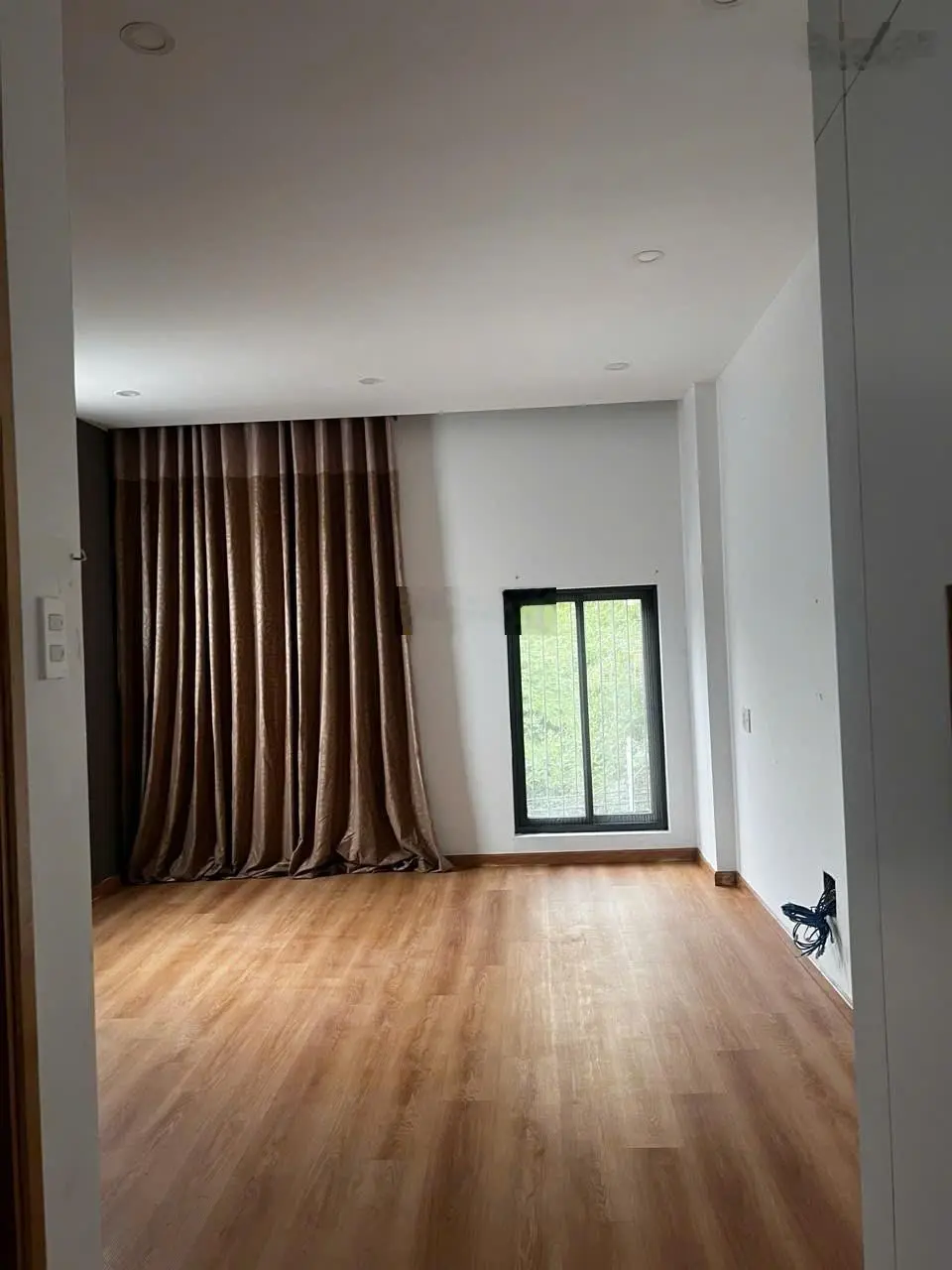 Nhà mặt tiền hẻm xe hơi đường Quốc Hương chỉ 18 tỷ, Thảo Điền Q2, dt 5,3x25m, trệt, 2 lầu, 4pn, 5wc