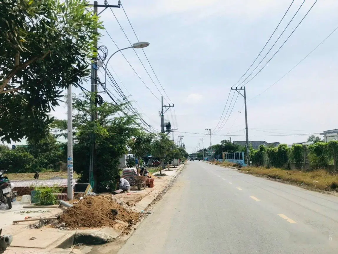 Đất đẹp gần chợ Bình Chánh, sổ hồng riêng, xây dựng tự do. Dt 95m2 ngang 5m dài 19.54m. Giá 2.8 Tỷ