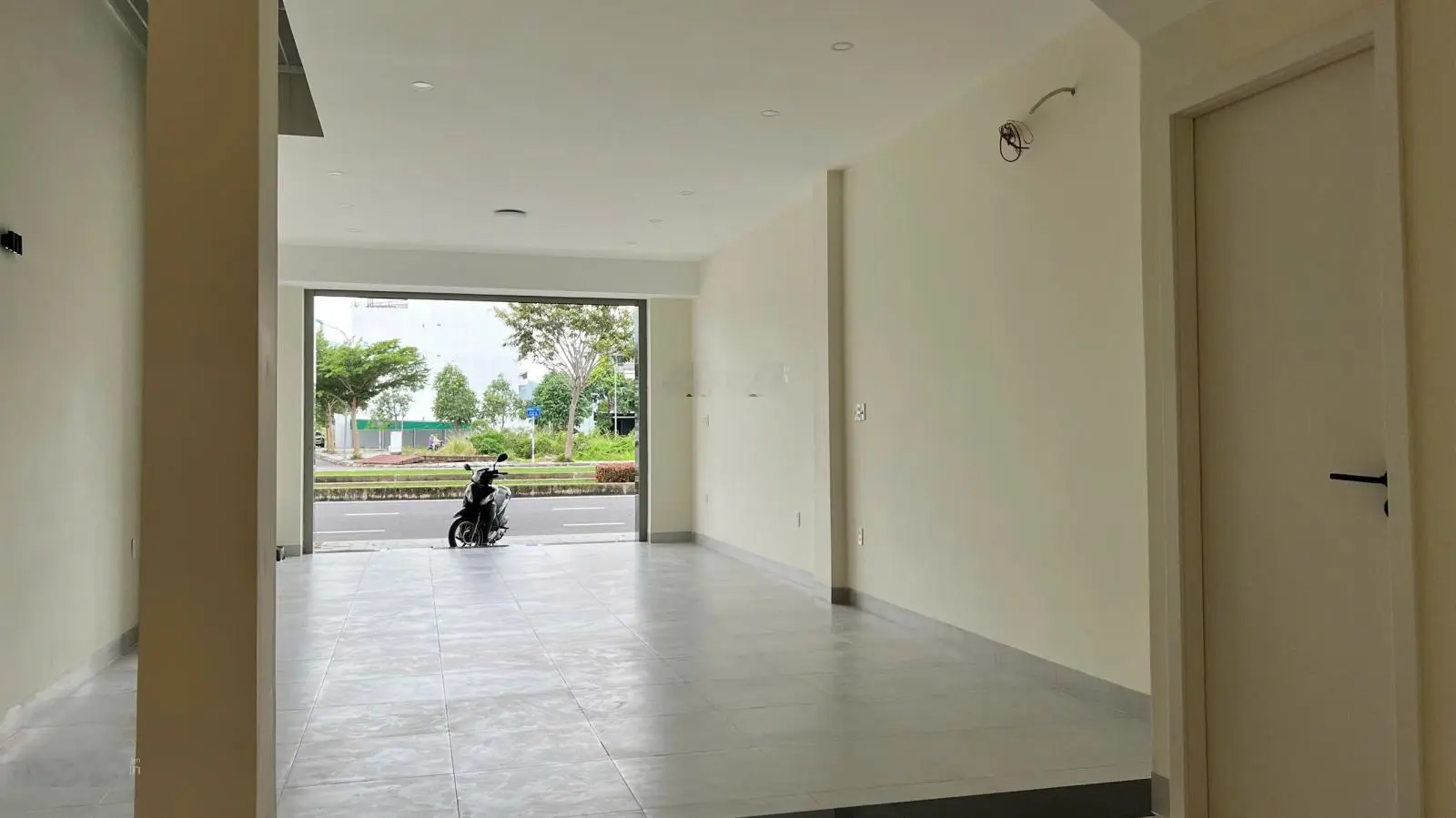 Nhà shophouse 4 tầng mặt tiền kinh doanh đường Võ Văn Kiệt A1 KĐT VCN Phước Long, có sổ hồng