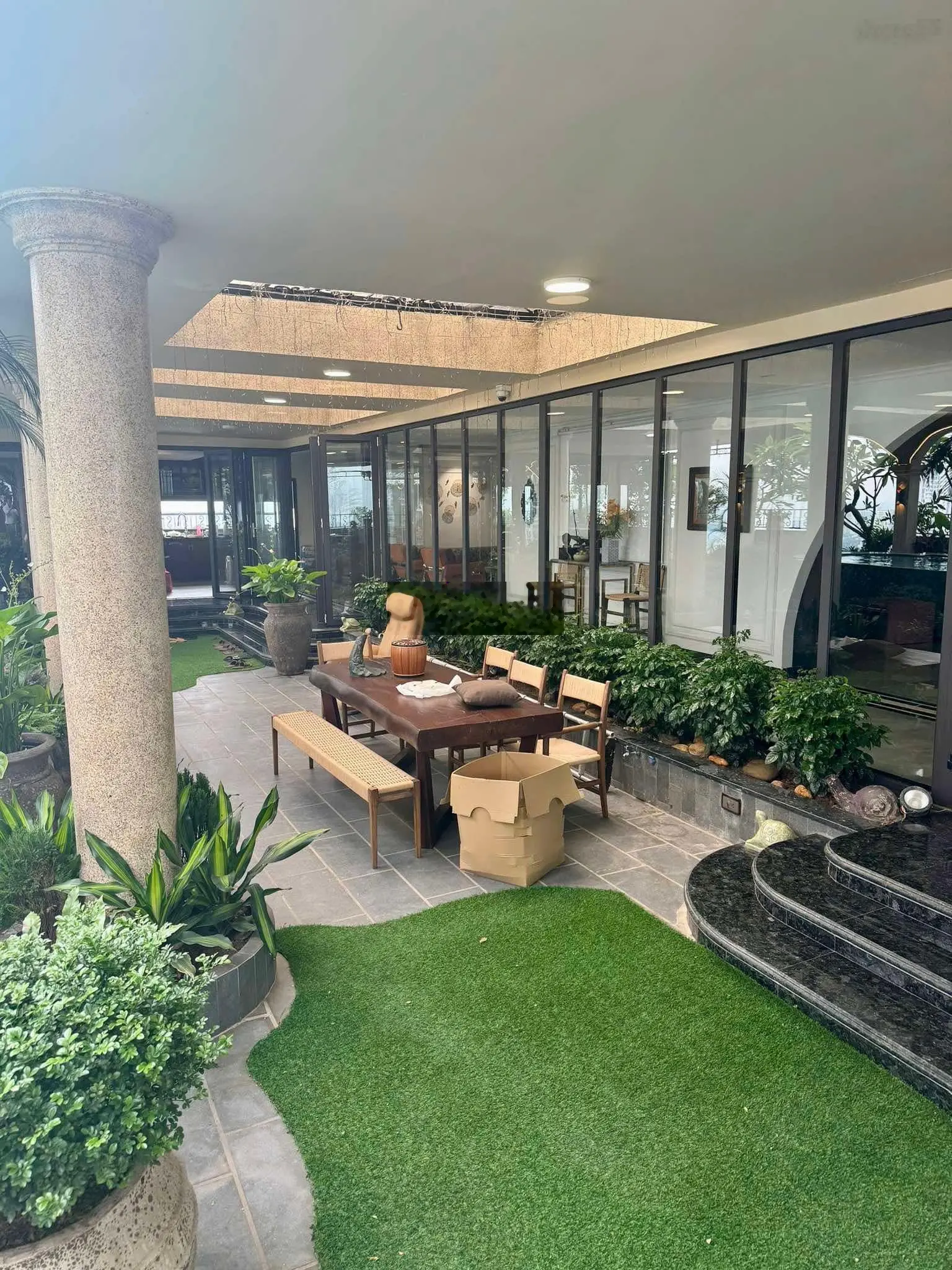 Bán penhouse minh khai, 560m2, 4/5 ngủ, hướng đông nam, bể bơi, view thành phố, siêu đẹp!