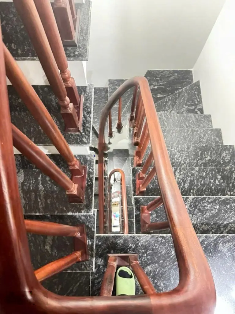 Không có căn thứ 2, hơn 5 tỷ gara ô tô, lô góc, Ngô Gia Tự, 5t mới ở luôn. LH 0936123469