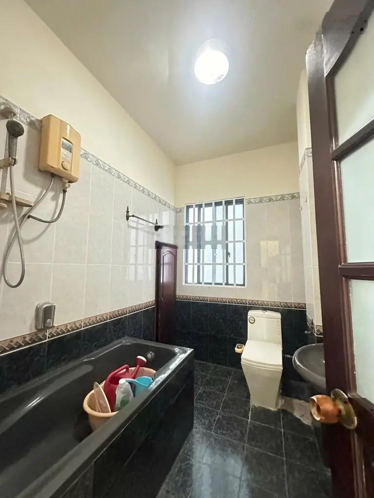 Mặt tiền kd sầm uất - đường lê văn lương - căn góc 4 tầng - giá tốt quận 7