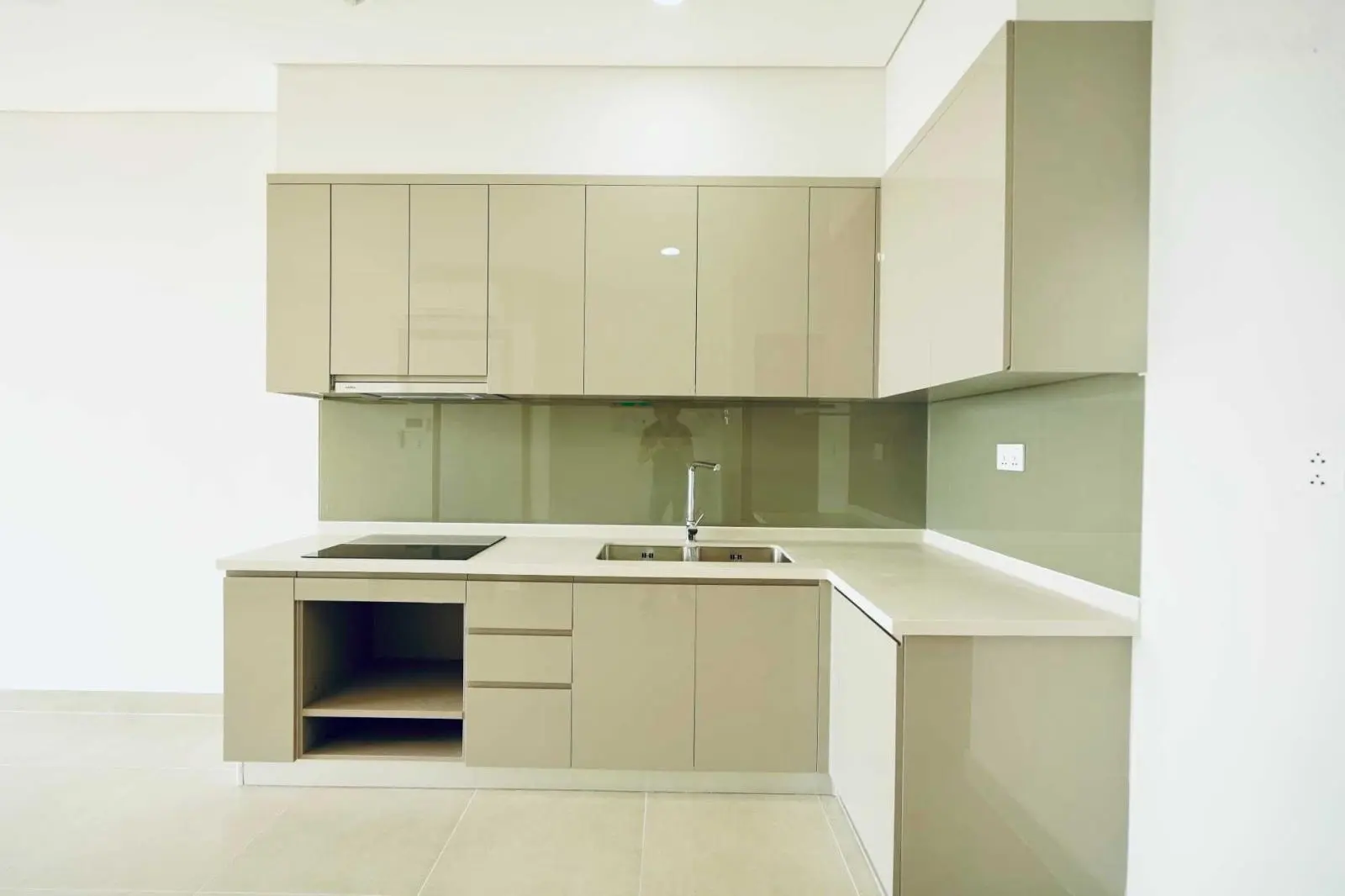 Bán gấp căn hộ cao cấp River Panorama Quận 7 giá: 2 tỷ 950 (gồm 2PN + 2WC 63m2). LH Em Tuấn xem nhà