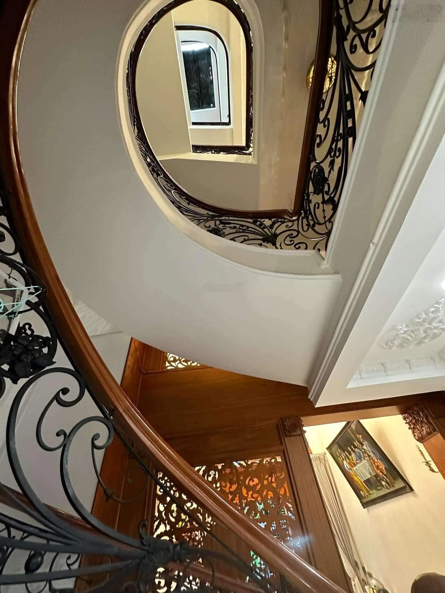 Trường Chinh - Khu Bàu Cát - 102m2 - thang máy - tặng full nội thất cao cấp - ô tô ngủ trong nhà