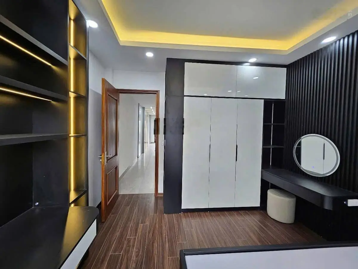 Bán nhà riêng view đẹp tại Yên Lạc, 19,5 tỷ, 55m2, 6PN, 5WC, Thang Máy.