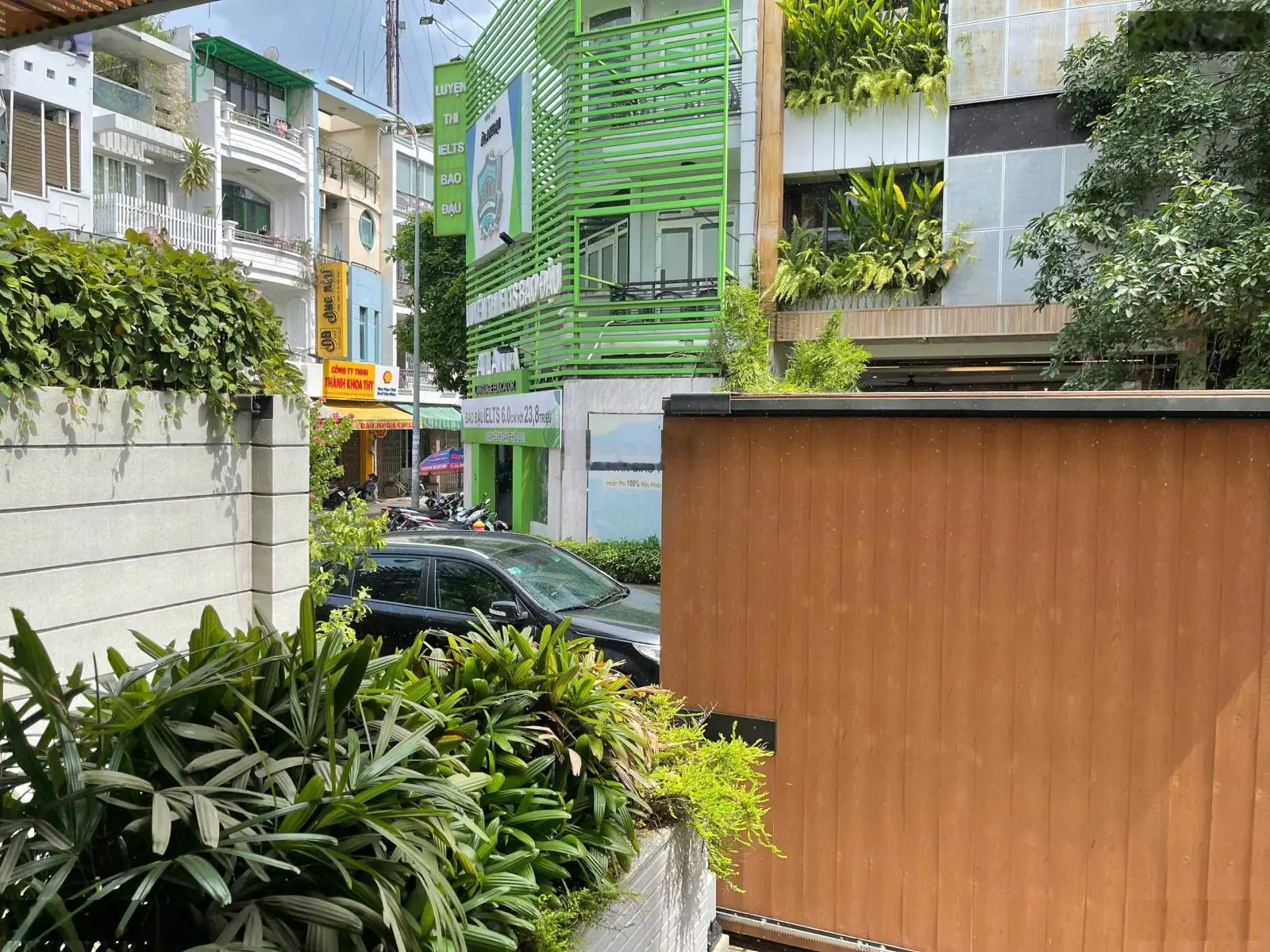 Bán Nhà Biệt Thự Mặt Tiền Hoa Đào P,2 Q. Phú Nhuận DT: 8 x 18m 4 Tầng Giá 63 tỷ Giảm về 58,5 tỷ