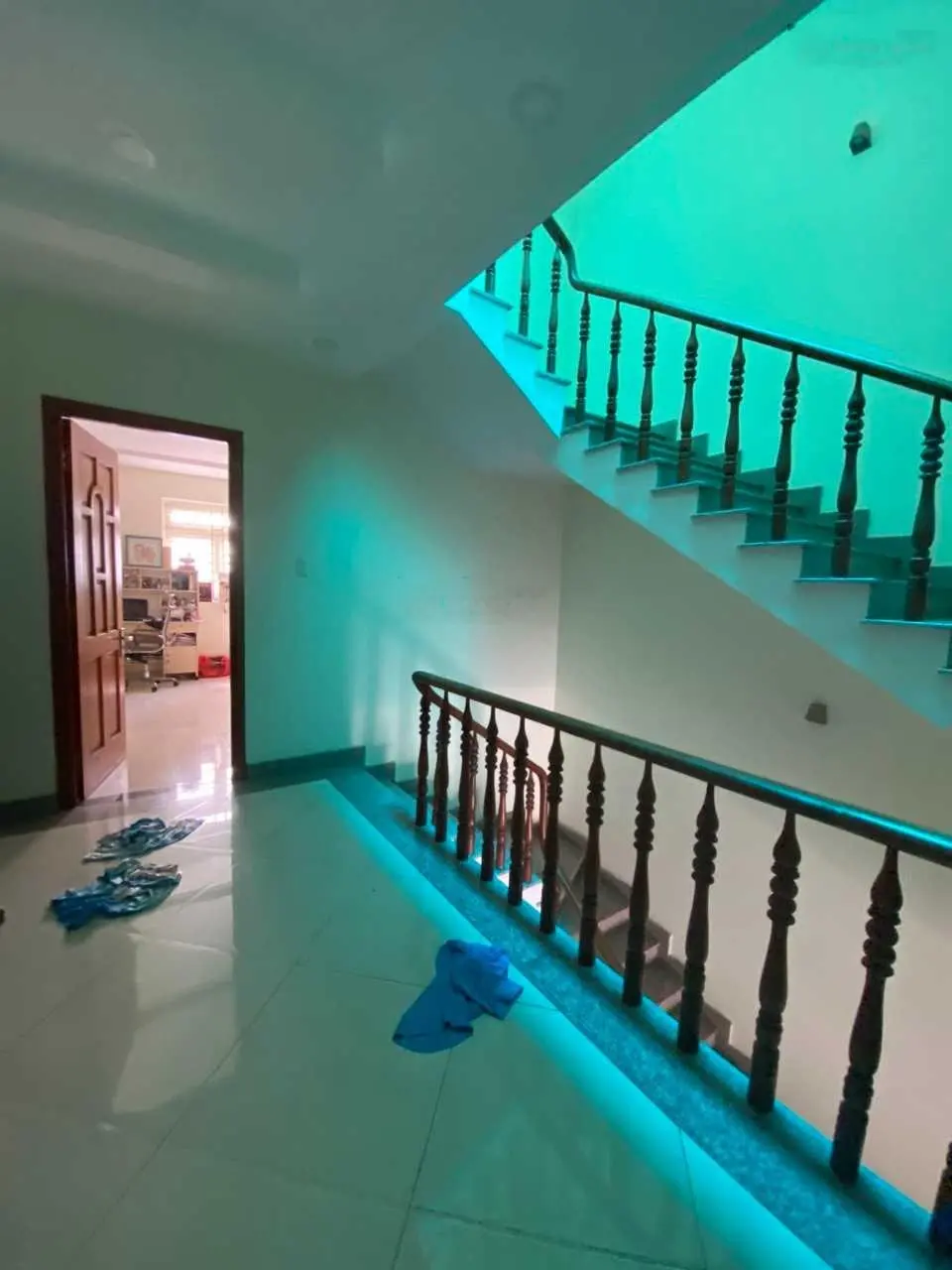 Nhà Đặng Thùy Trâm 81,2m2 ngang 5m vuông vức 4 tầng đã hoàn công gần ĐH Văn Lang đường ven sông