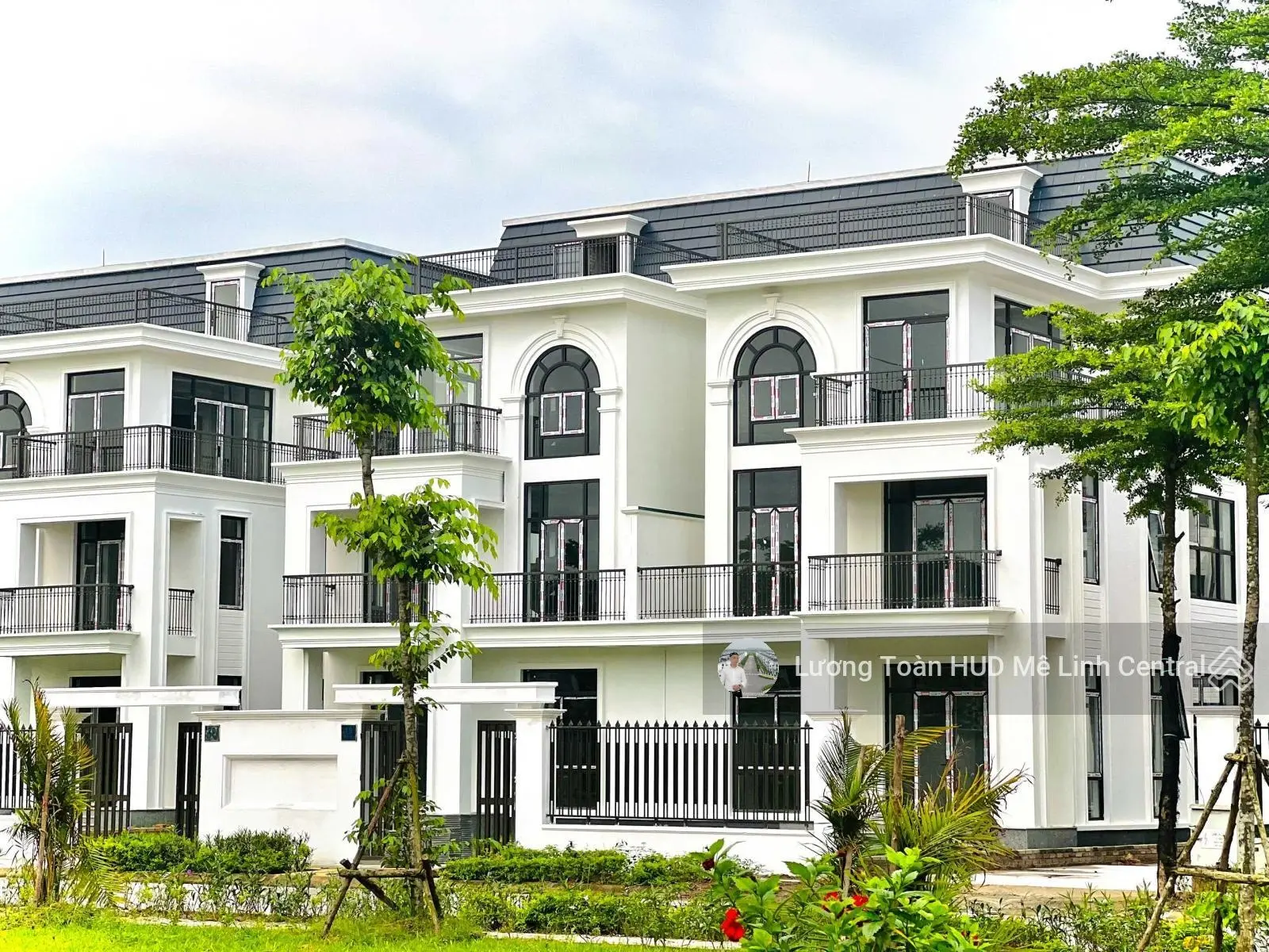 Cần bán nhanh siêu phẩm căn biệt thự SL300m2 có căn 15% tiến độ HĐMB. Giá từ 50tr/m2 căn đẹp ko lỗi