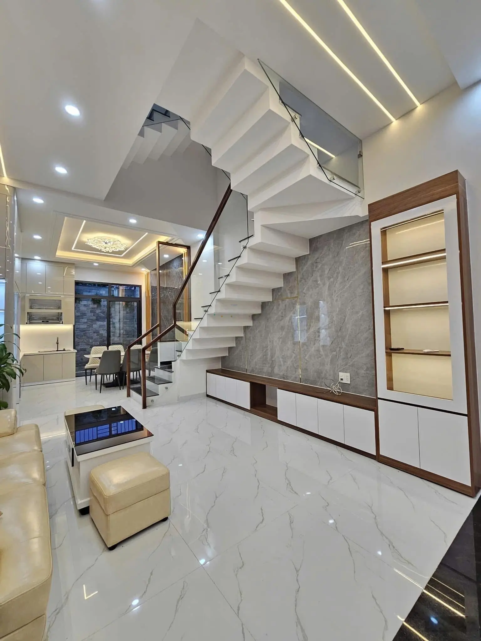 Tôi cần bán gấp nhà Bàn Cờ -P3-Quận 3 giá 4Tỷ490/81m2 đang cho thuê 32triệu. Gần TH Phan Đình Phùng