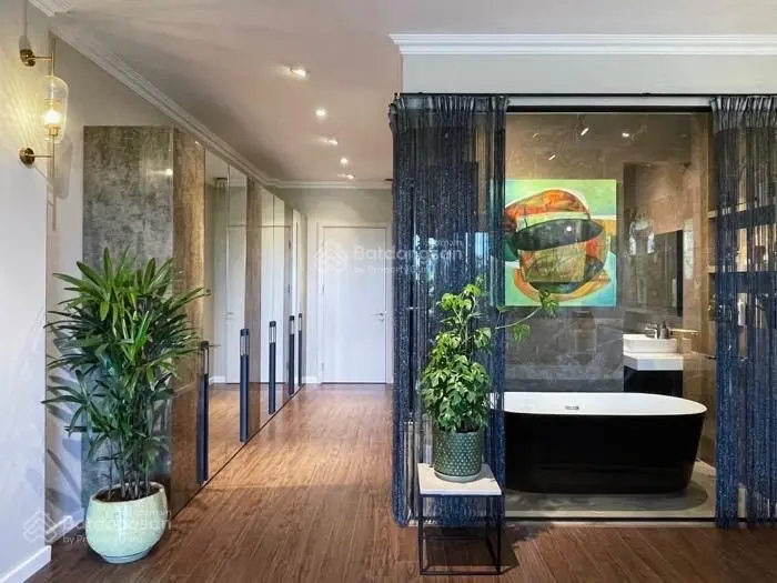 Bán toà nhà mặt vườn hoa Phố Trạm-Vỉa hè-Kinh doanh,thang máy .Giá đầu tư.Dt:85m2,mt:4,5m,7 tầng