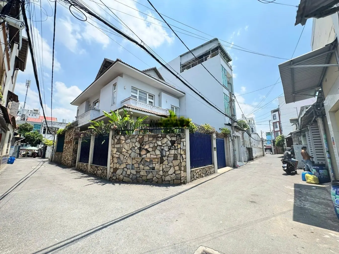 Nhà bán TT Linh Trung, sát Hoàng Diệu 2, Vincom, DT: 132m2(6x22m), giá 11 tỷ, Hẻm xe tải, sân oto
