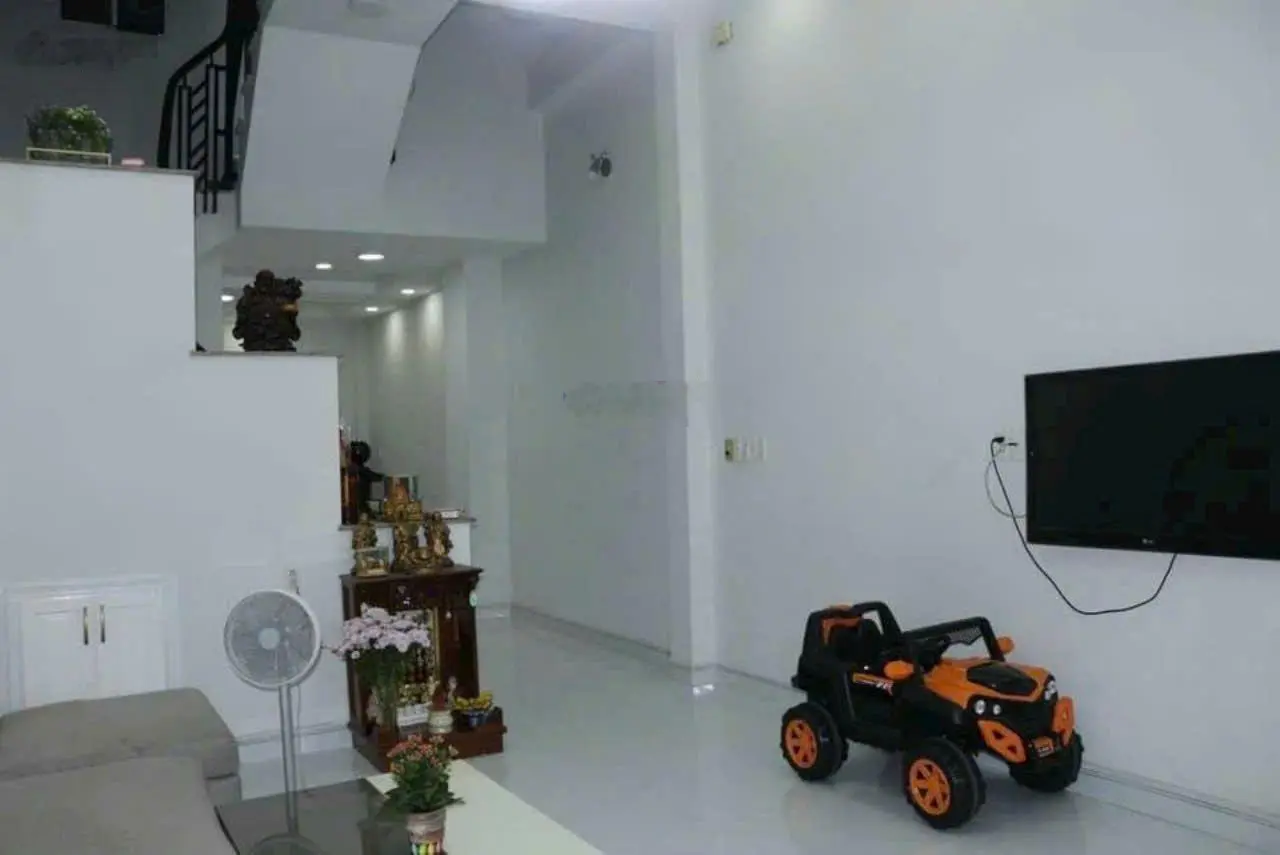 Bán nhà mặt tiền đường Dương Cát Lợi, TT Nhà Bè DT 4x19m. 3 tầng ST. Giá 7.9 tỷ TL