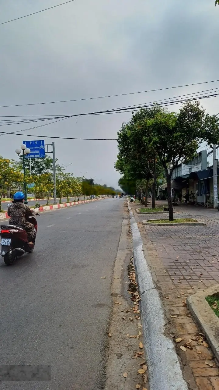Bán nhà xưởng MT đường 2/9, P. 12 TPVT. DT 2480m2. Ngang 30m. Đang cho thuê 50tr/tháng. Giá 13tr/m2
