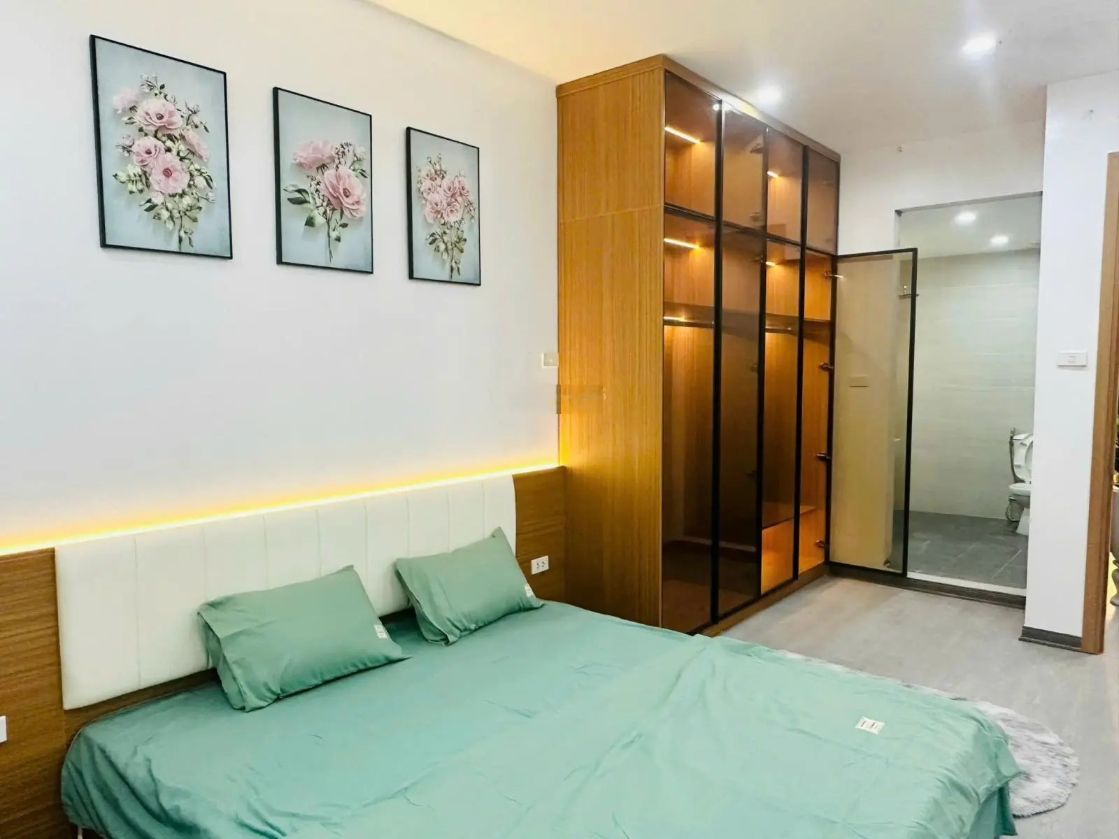 Siêu phẩm duy nhất tại ngã tư Lê Văn Lương, bán gấp CH tòa 18T1, 107m2 3PN 2WC giá 7,3 tỷ full NT