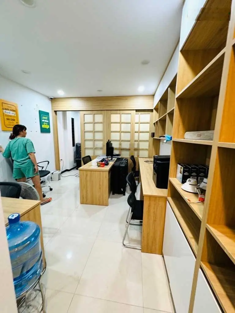 Siêu phẩm mặt phố Hoàng Hoa Thám - thang máy - lô góc 3 mặt - kinh doanh đỉnh, 35,3m2, giá 17,9 tỷ