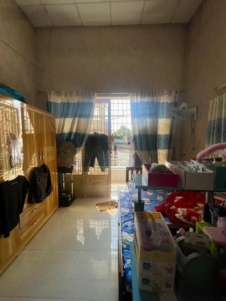 Hot bán gấp nhà riêng Hương lộ 2, Bình Tân 42m2, 3 tầng 3PN hẻm xe hơi ngay ngã tư 4 Xã, chỉ 3 x tỷ
