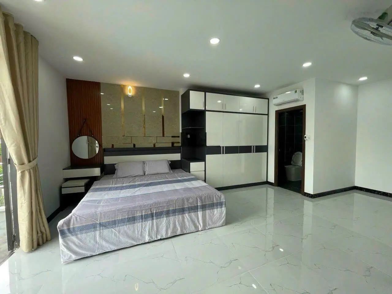 Bán gấp nhà Nguyễn Xí, Bình Thạnh,giá 2tỷ2/48m2,thuận tiện di chuyển,gần chợ.LH 0922811690 Ngân