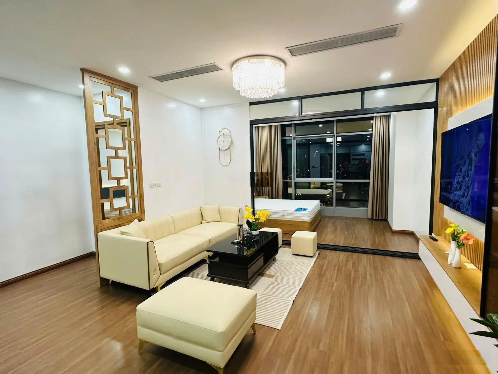 Chính chủ bán CH Eurowindow Trần Duy Hưng DT 122m2 -3PN tầng trung, giá tốt. LH 0963 627 ***
