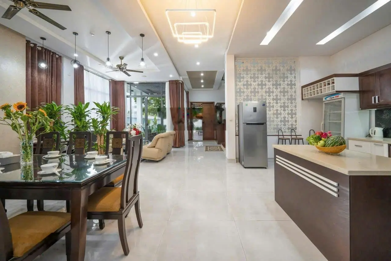 Bán nhà Villa đường Lê Văn Miến, sát biển Nguyễn Tất Thành