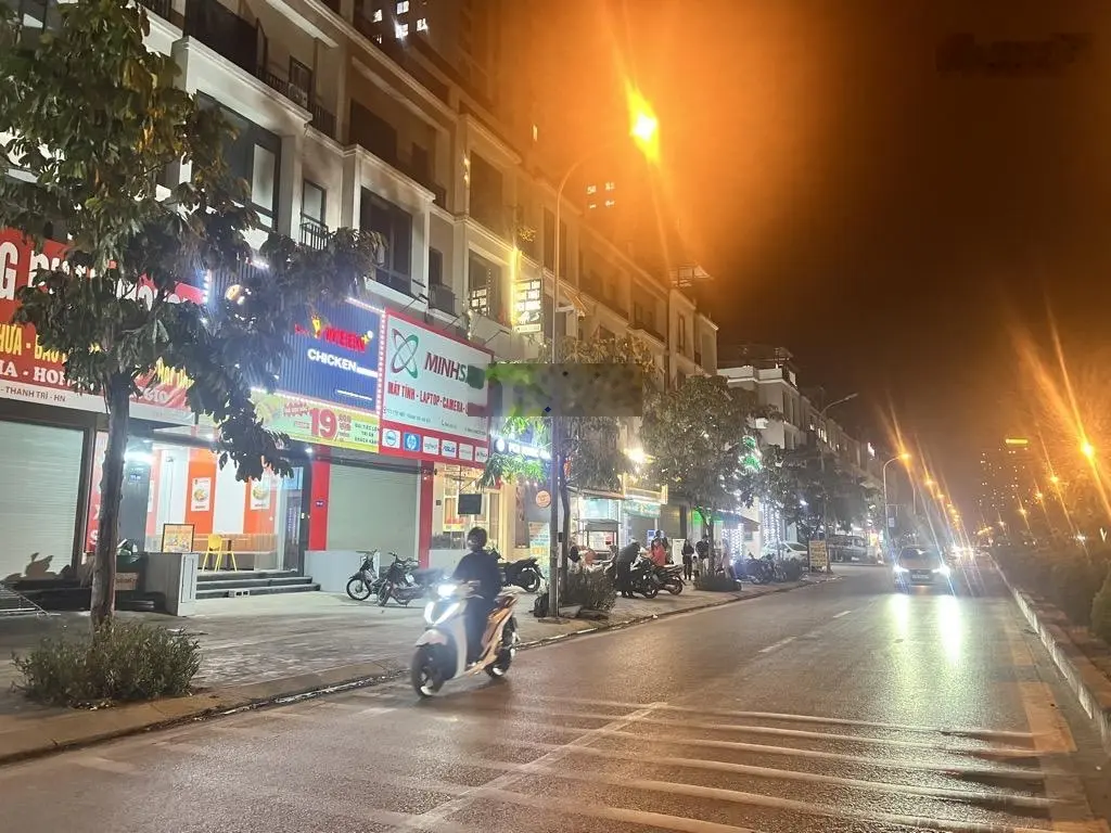 Phân lô liền kề, 50mx5 tầng thang máy, kinh doanh vô địch, vỉa hè đá bóng