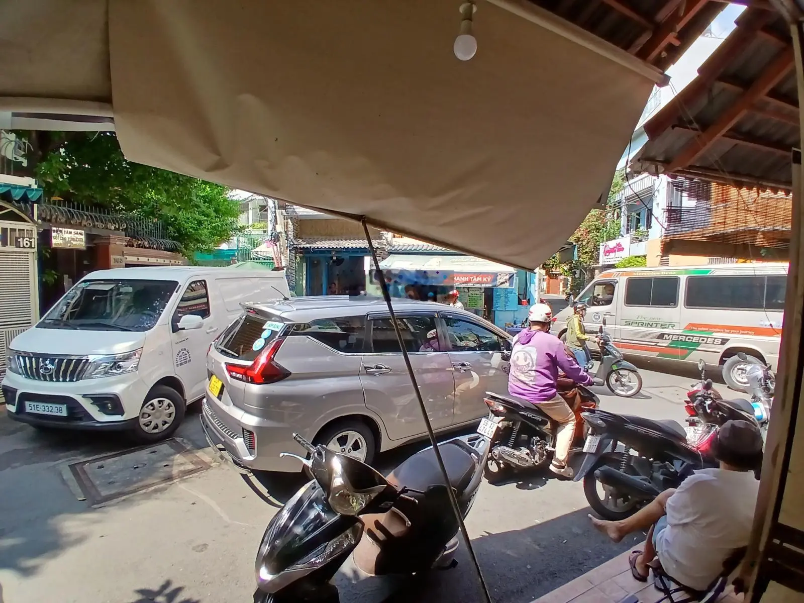 Nhà mt đường trần hữu trang, qpn