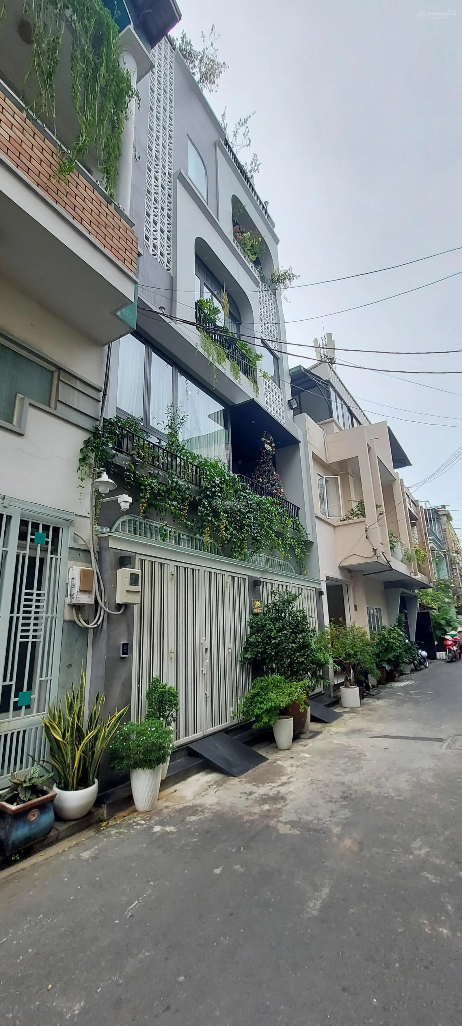 Nhà đẹp mới XD, có thang máy, ngay công viên HVT, gần sân bay, Đ. Phạm Văn Hai, TB, DT 6,85x9,2m
