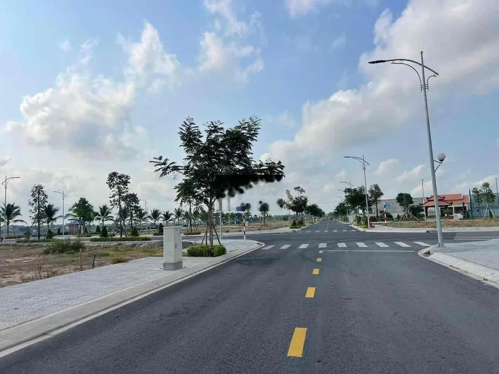 Bán lô đất 100m2 mt dẫn về sân bay qt long thành