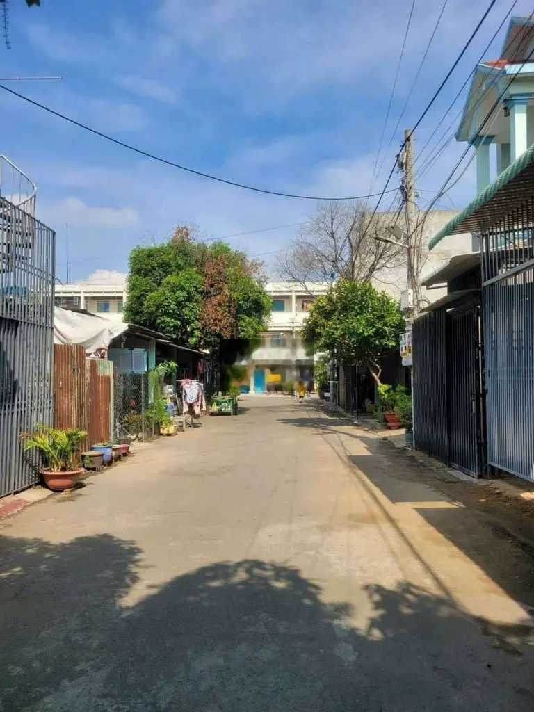 Bán nhà 2 mặt tiền giá 2,8 tỷ, diện tích 78 m2, tại Dĩ An, Bình Dương