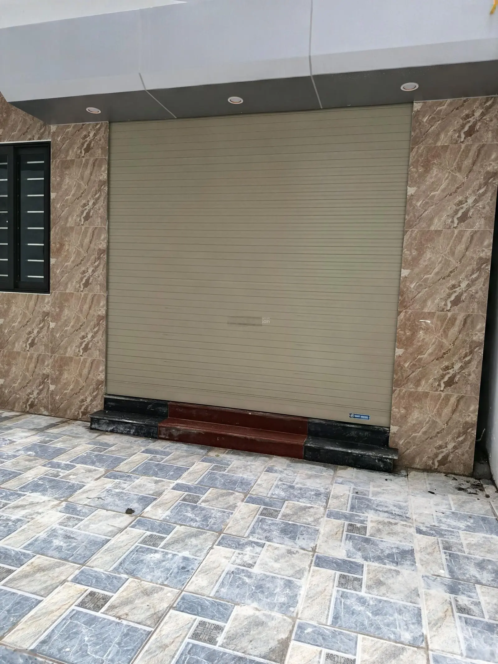Bán nhà gần cầu Vĩnh Tuy Long Biên- 40m-5 tầng -4 ngủ- giá còn thương lượng