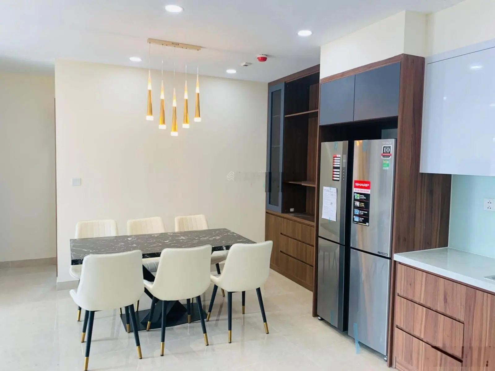 Bán gấp căn hộ cao cấp 98m2- 3 phòng ngủ, hướng siêu mát, giá siêu tốt tại golden park tower.