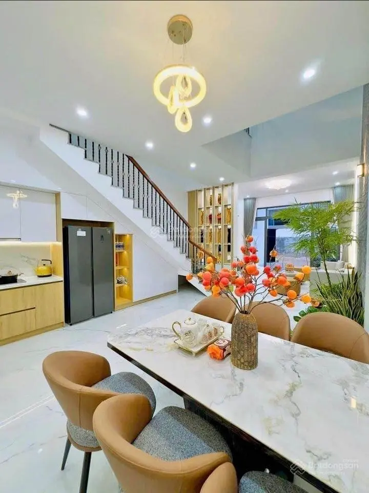 Cần bán gấp căn nhà ngay mặt tiền đường Hoàng Phan Thái - SHR