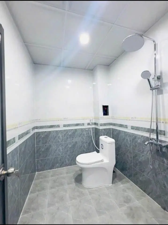Nhà ngay chợ Bà Hom cũ, 32m2, vuông vức 100% như hình ở ngay SHR full thổ cư