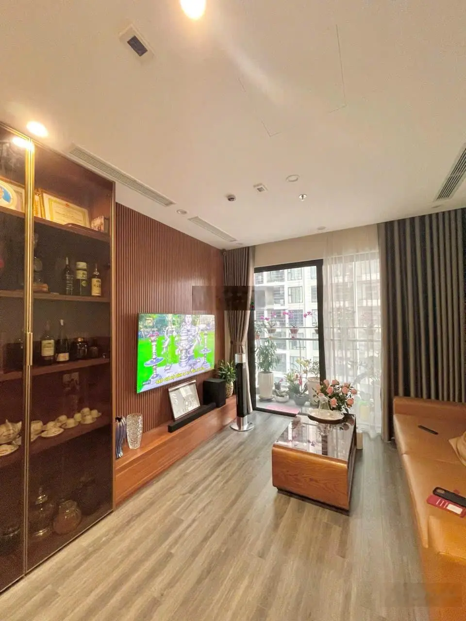 Chính chủ gửi bán gấp căn hộ 2PN, DT 81m2, tầng trung, view bể bơi, tại phân khu Tonkin
