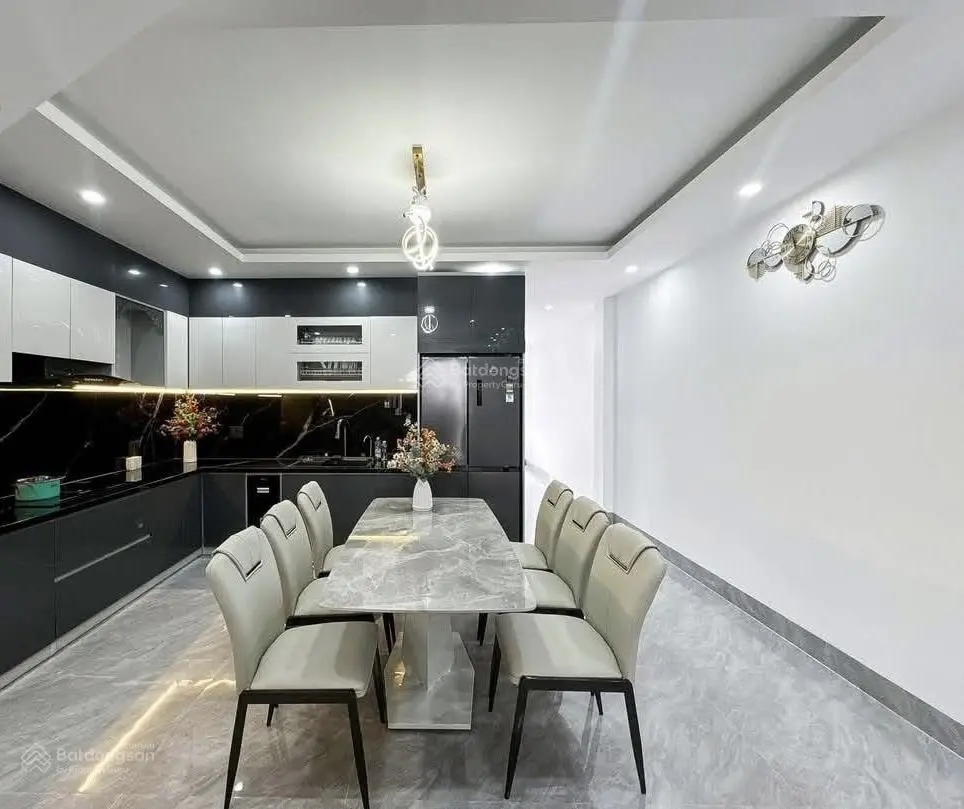Nhà diện tích lớn 82m2 Lê Thánh Tôn- Bến Nghé-Quận 1 gần Thái Văn Lung đang cho thuê 42 triệu