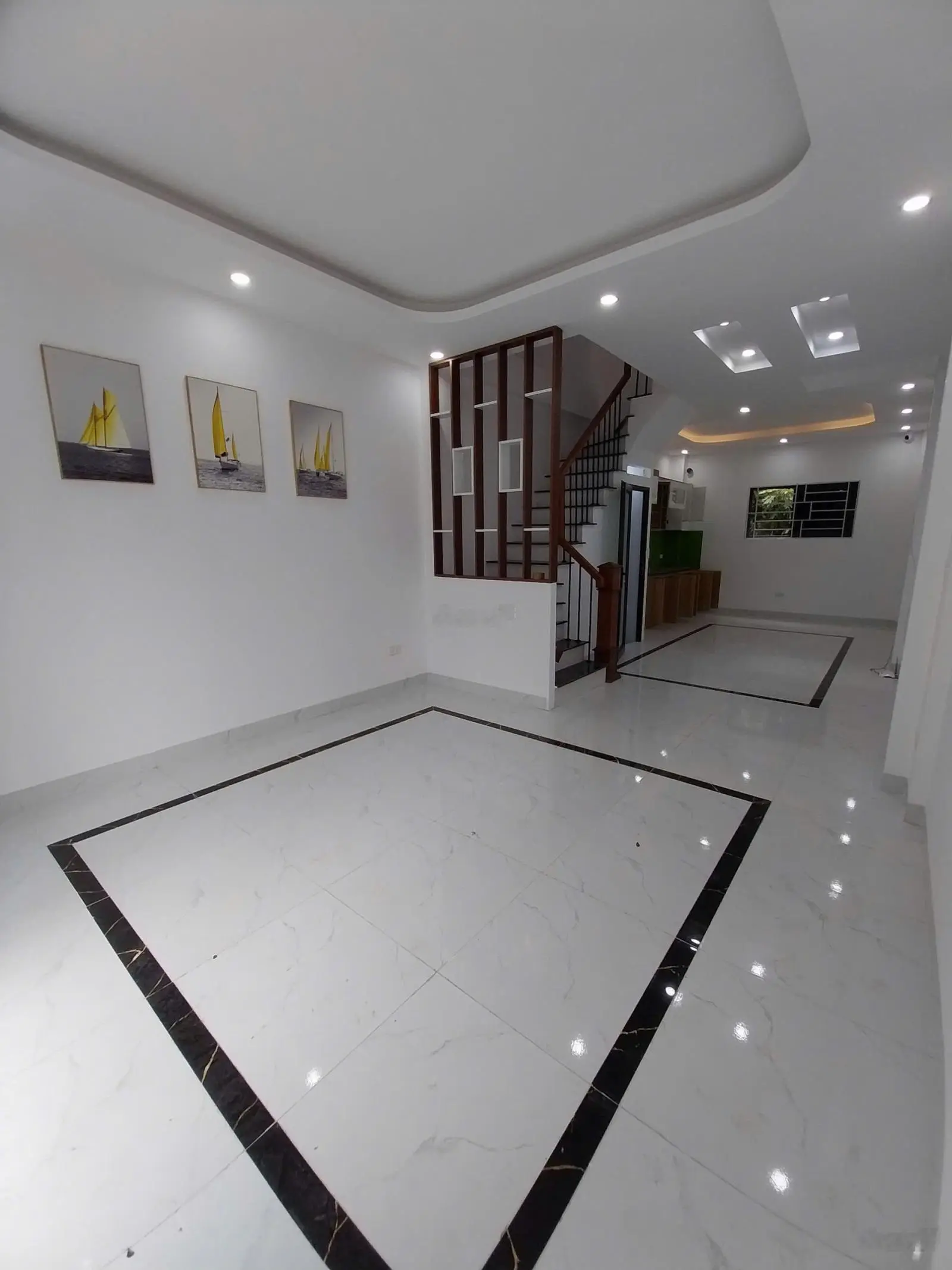 Nhà đẹp 3T*40m2 có thể cho thuêcó sân riêng ôtô lùi tận cửa Sát đại học TDTT cách TT Hà Đông 3,5km