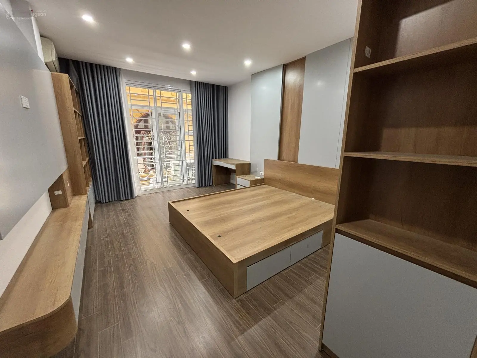 Nhà vũ tông phan ô tô đỗ cửa - lô góc chói sáng 52m2 x 5 tầng x 8.85 tỷ